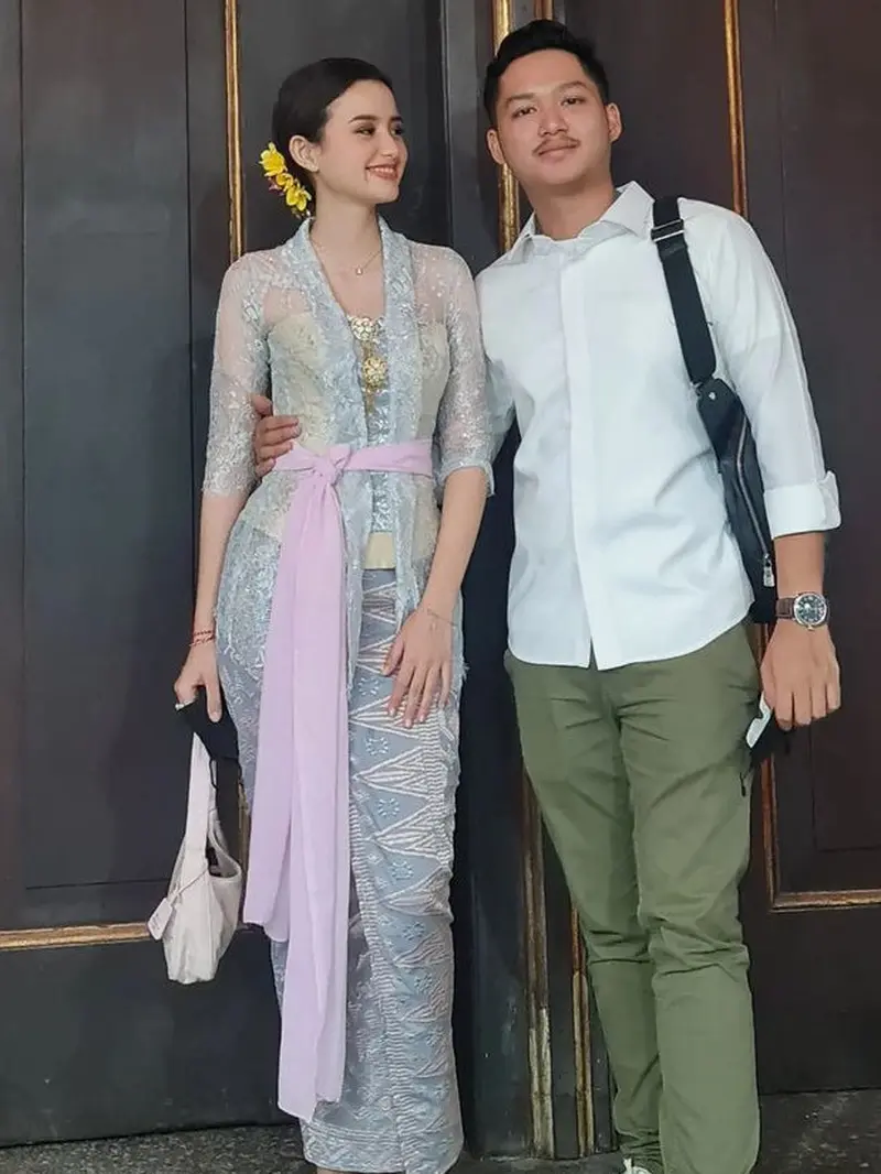 Sarah Menzel kekasih Azriel Hermansyah saat Kenakan Baju Adat Bali. [@luhde_menzel]