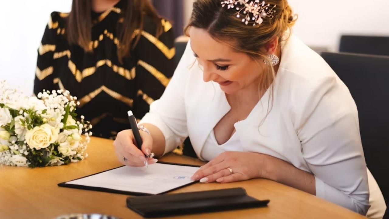 7 Inspirasi Model Headpiece, Anting, dan Gelang yang Elegan dan Percantik Penampilan