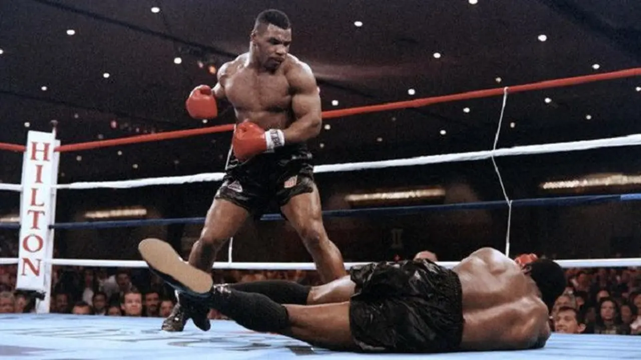 Mike Tyson jadi petinju terkenal dengan bayaran tertinggi di awal kariernya (AFP)