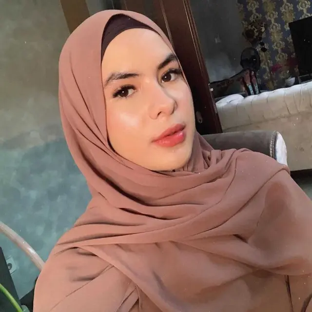 6 Potret Steffi Zamora saat Tampil Berhijab, Bikin Pangling