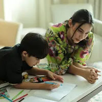 Ilustrasi ibu dan anak/copyright fimela/adrian putra