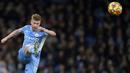 Manchester City tetap melanjutkan dominasi mereka selepas kembali dari kamar ganti. Baru pada menit ke-69 Manchester City berhasil menggandakan keunggulan lewat Kevin de Bruyne usai memanfaatkan blunder dari David Raya. (AP/Jon Super)