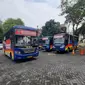 Pemkot Solo menyiapkan lima bus untuk menjemput pemudik yang akan di karantina. Pelepasan bus itu dilakukan Wali Kota Solo FX Hadi Rudyatmo di Balai Kota Solo, Jumat (3/4).(Liputan6.com/Fajar Abrori)