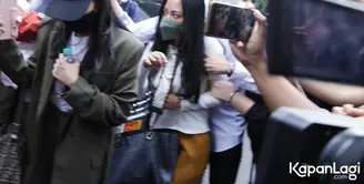 Rachel Vennya di Polda Metro Jaya ( KapanLagi.com/Muhammad Akrom Sukarya)