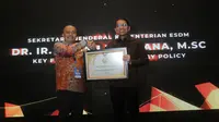 Sekretaris Jendral Kementerian Energi dan Sumber Daya Mineral (ESDM), Dadan Kusdiana  saat memberikan sambutan pada Energy and Mining Editor Society (E2S) Award 2023 dan diskusi bertema “Transisi Energi di Indonesia: Perspektif dan Peluang Bagi Pengelolaan Sektor ESDM yang Berkadilan” di Jakarta, Jumat (12/1/2024).