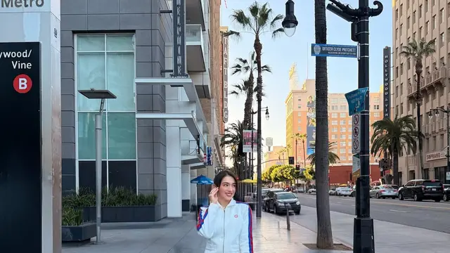 Padu Padan Jaket Pastel Angel Karamoy Saat Liburan di Amerika Serikat