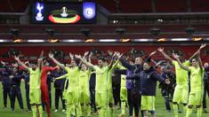 Para pemain Gent merayakan keberhasilan lolos ke babak 32 besar Piala Eropa usai bermain imbang 2-2 dengan Tottenham di Stadion Wembley, Inggris, Kamis (23/2/2017). Gent lolos dengan agregat 3-2. (AP/Matt Dunham)