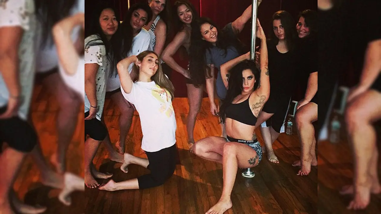 Lady Gaga Menari Seksi dengan Kenakan Pakaian Dalam