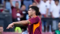 Pemain AS Roma, Matias Soule, merayakan gol yang dicetaknya dalam pertandingan Serie A&nbsp;melawan Verona di Stadion Olimpico, Roma, Italia, Minggu, 28 September 2025. (AP Photo/Gregorio Borgia)