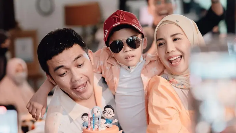 Beri Kejutan, Ini 7 Momen Seru Ulang Tahun Irfan Ratinggang Suami Tya Ariestya