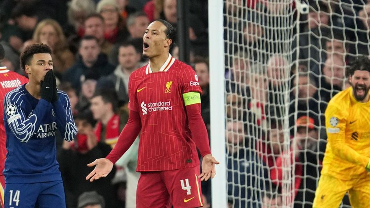 Momen Virgil van Dijk Berbincang dengan Nasser Al Khelaifi dan Luis Campos usai Laga Liverpool vs PSG, Ada Apa?