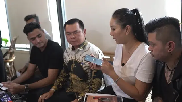 Beda 16 Tahun, Ini 6 Potret Kalina Ocktaranny dan Ricky Miraza Resmi Pacaran