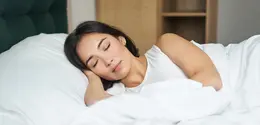 Sudah tidak menjadi rahasia lagi kalau smartphone memiliki daya addictive sehingga merasa sulit untuk tidur di malam hari. (Foto/dok: Freepik/benzoix)