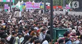 Pengunjung memadati area event KapanLagi Buka Bareng BRI Festival 2025 yang digelar di Plaza Parkir Timur Gelora Bung Karno, Senayan, Jakarta, Minggu (16/3/2025). (Liputan6.com/Angga Yuniar)