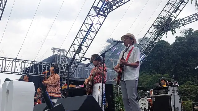 White Shoes & The Couples Company atau disingkat WSATCC (Fimela/Salsa Mutiara)