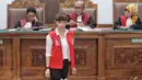 Aktris Roro Fitria berkaca-kaca saat mengikuti sidang perdana kasus narkoba di Pengadilan Negeri Jakarta Selatan, Jakarta, Kamis (28/6). Roro dijerat Undang-undang Nomor 35 Tahun 2009 tentang Narkotika. (Liputan6.com/Faizal Fanani)