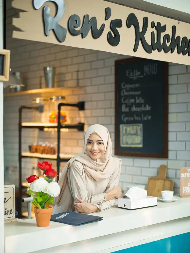 6 Potret Ririn Dwi Ariyanti Tampil Anggun dalam Balutan Hijab, Tuai Pujian