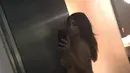Pose telanjang saat hamil? Tidak ada yang tidak mungkin bagi Kim Kardashian untuk selalu berpose seksi dalam kondisi apa pun. (via eprotoeu.mtiny.com)