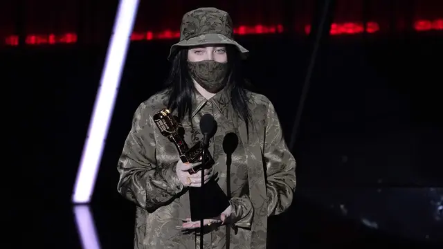 Billie Eilish dalam  dalam Billboard Music Awards 2020. (AP Photo/Chris Pizzello)