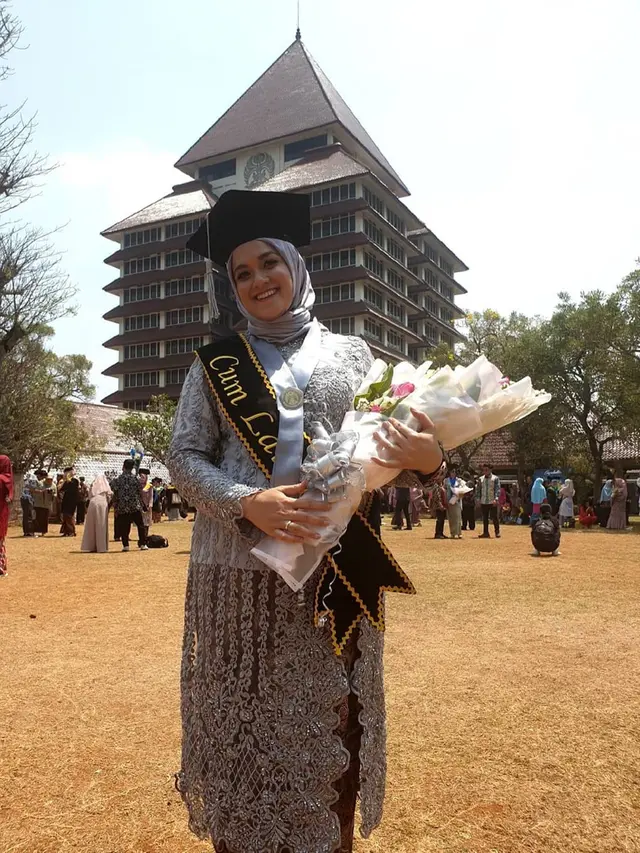 Pesona Eva Julianti, Pembawa Acara Berita asal Surabaya