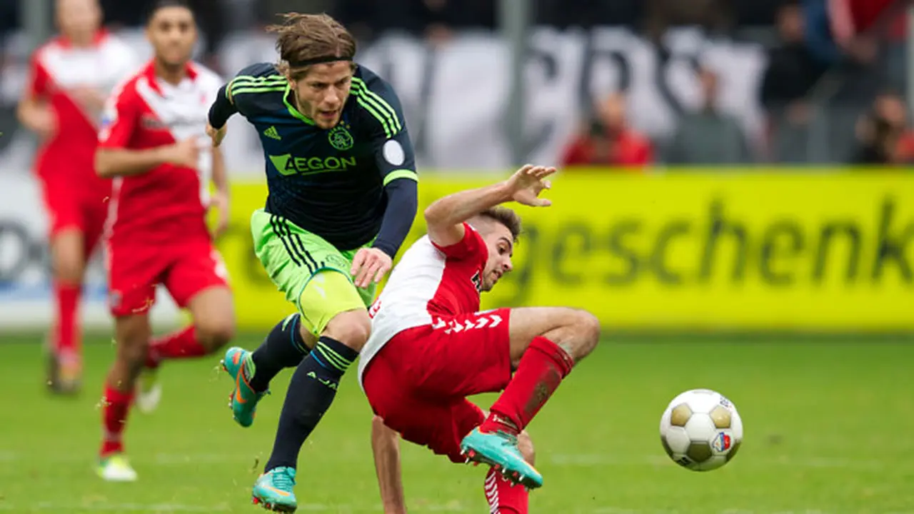 ajax-utrecht121223-b.jpg