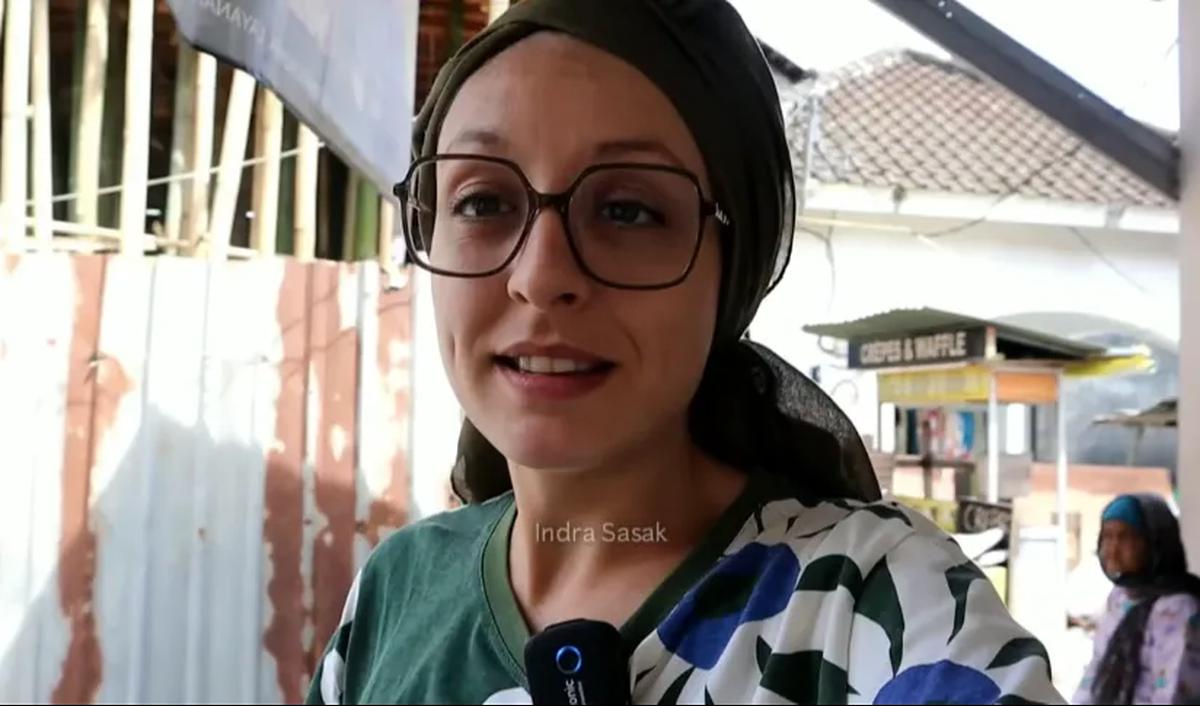 Melissa mengaku senang kepada seluruh petugas bangunan restoran miliknya.
