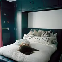 5 hal ini cuma bisa dipahami oleh anak kost yang nggak bisa ikutan mudik alias pulang kampung. Sedih dah! (Ilustrasi: broadly-images.vice.com)