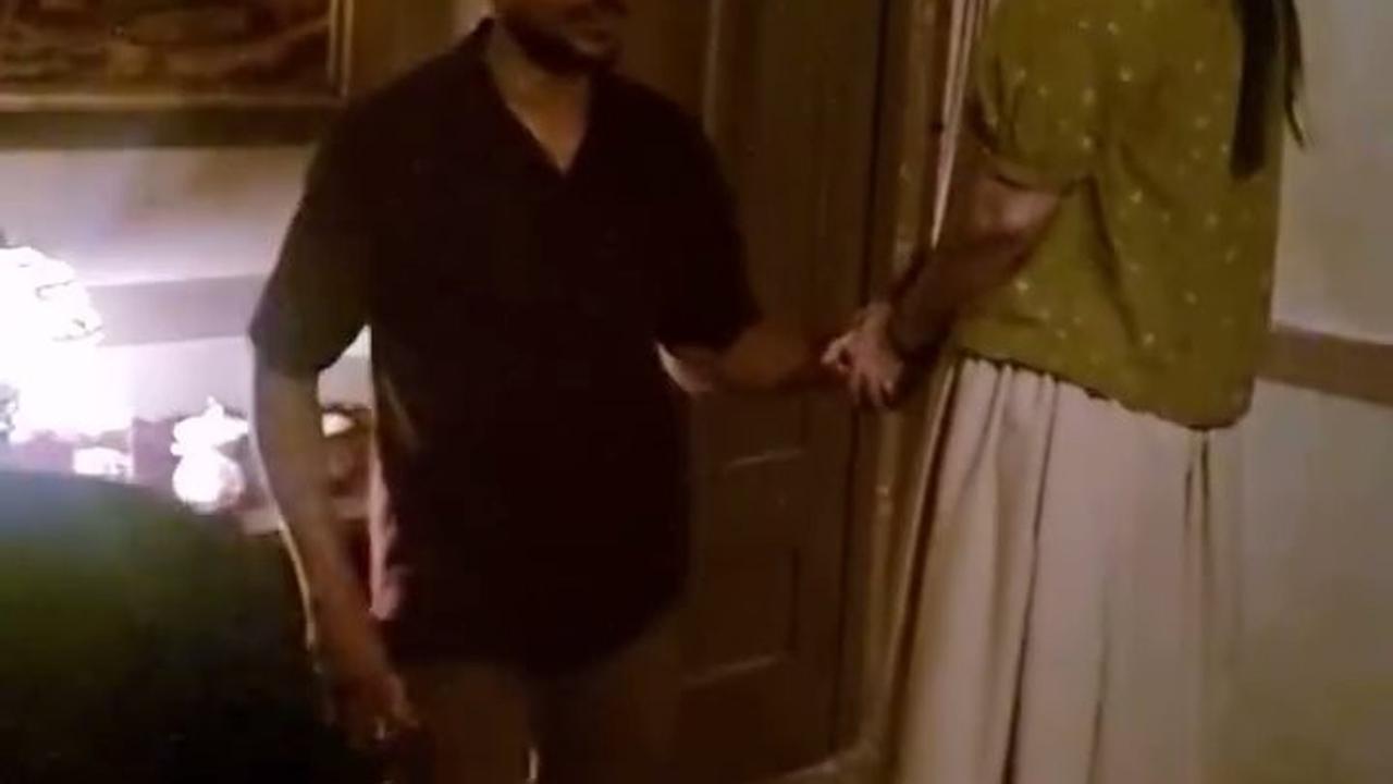 Sambil Bopong Luna Maya, Momen Oka Antara Kena Prank Crew saat Syuting