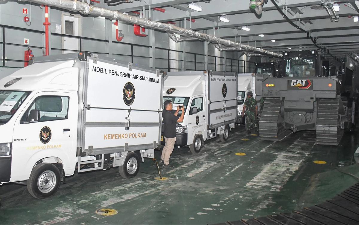 FOTO: Kapal ADRI LIII Bawa Bantuan Almatzi Tiba di Belawan