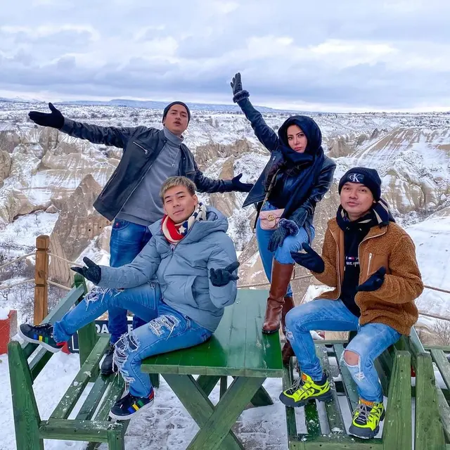 Ayu Aulia Liburan bareng Zikri Daulay ke Cappadocia Turki. (instagram.com/fahmiaditian)