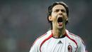 Filippo Inzaghi - Super Pippo merupakan penyerang ajaib yang dimiliki AC Milan saat meraih gelar juara Liga Champions 2007. Inzagi menjadi pahlawan kemenangan AC Milan lewat dua gol yang dicetaknya ke gawang Liverpool di laga final. (AFP/Giuseppe Cacace)