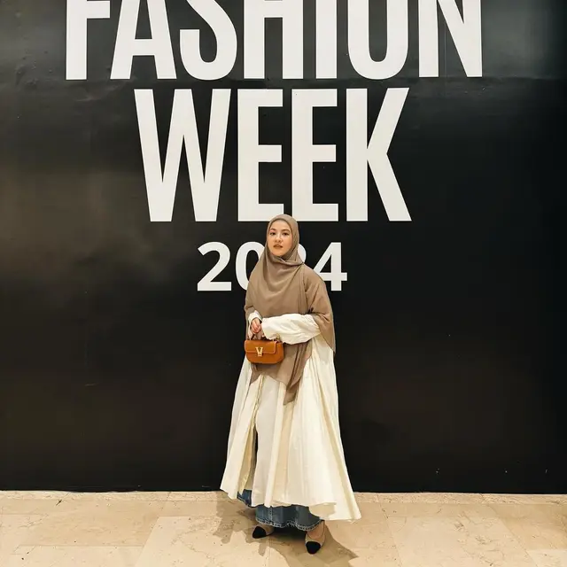 6 Gaya Padu Padan Gamis ala Natasha Rizky, Bisa Stylish dan Syar'i Sekaligus