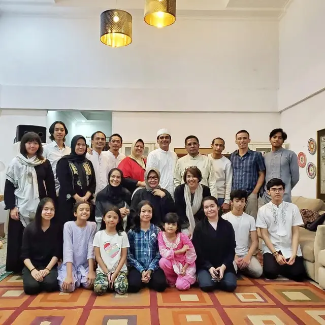 6 Momen Teddy Syach Gelar Tahlilan 40 Harian Rina Gunawan, Dihadiri Keluarga