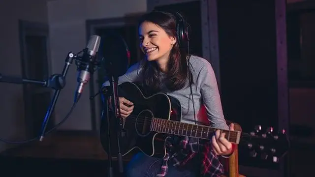 Bermusik. (foto: Pinterest/Soundproof Panda).