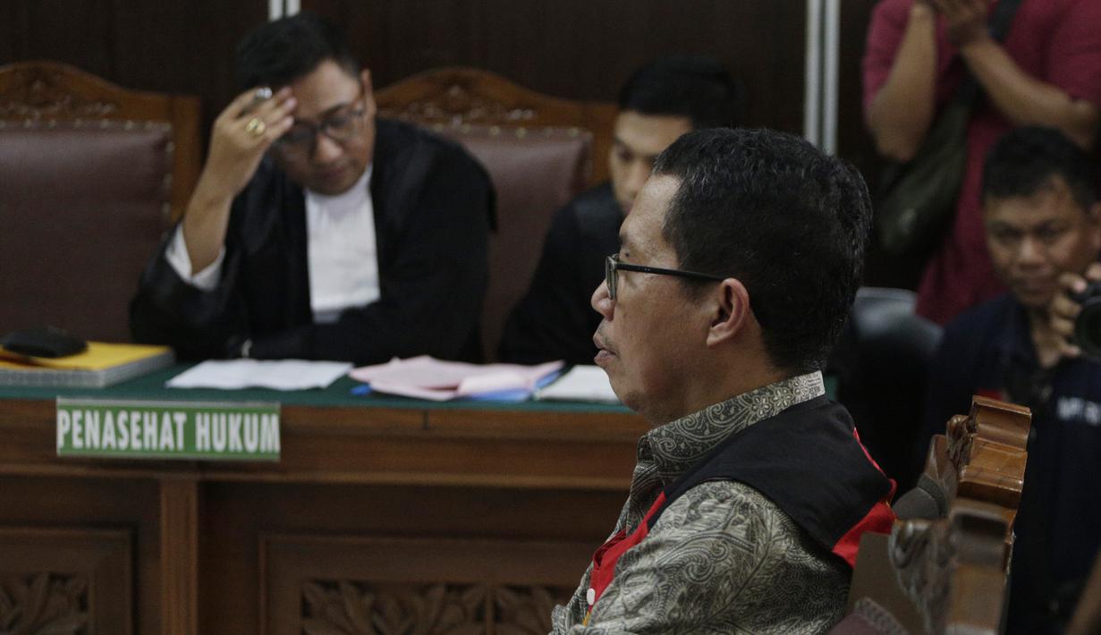 Mantan Plt Ketua Umum PSSI, Joko Driyono, menjalani sidang perdana di PN Jakarta Selatan, Senin (6/5). Joko Driyono tersandung kasus perusakan barang bukti terkait pengaturan skor. (Bola.com/M Iqbal Ichsan)