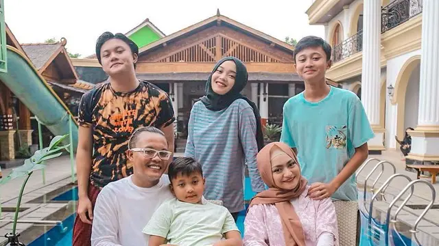 [Fimela] Sule dan Nathalie Holscher