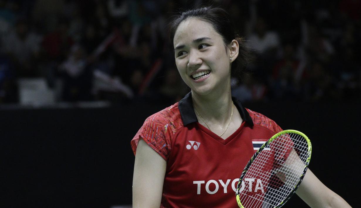 Tunggal putri Thailand, Jindapol Nitchaon, tersenyum saat melawan tunggal China pada Indonesia Masters 2019 di Istora Senayan, Jakarta, Kamis (24/1). Jindapol gagal lolos ke perempat final. (Bola.com/M. Iqbal Ichsan)
