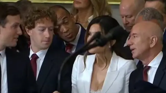 5 Momen Fesyen Nyentrik di Pelantikan Donald Trump, Bra Tunangan Jeff Bezos Bikin Mark Zuckerberg Melirik