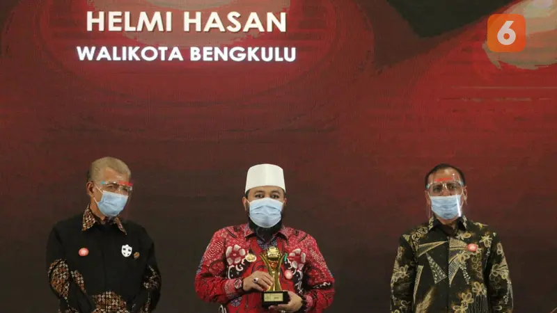 Wali Kota Dan PDAM Bengkulu Sabet 3 Penghargaan BUMD Award