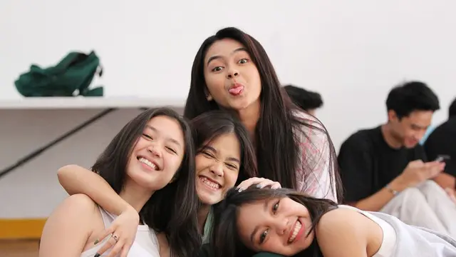Main Series Bareng, Ini 6 Potret Kebersamaan Naura Ayu dan Dinda Mahira