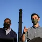 Kandidat Partai Demokrat dari Georgia untuk Senat AS, Raphael Warnock (kiri) dan Jon Ossoff (kanan). (Photo credit: AP/Brynn Anderson)