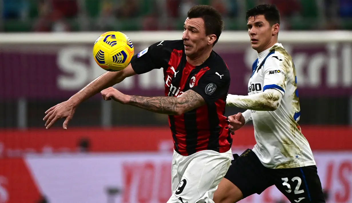 AC Milan. Mario Mandzukic memutus kontraknya dengan Al-Duhail pada 5 Juli 2020. Pada bursa transfer musim dingin, ia dikontrak AC Milan pada 19 Januari 2021. Hingga akhir musim ia tampil dalam 11 laga bersama Rossoneri tanpa mencetak 1 gol pun. (Foto: AFP/Miguel Medina)