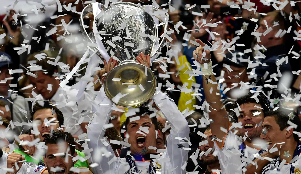 Cristiano Ronaldo meraih trofi Liga Champions keduanya saat bersama Real Madrid tahun 2014