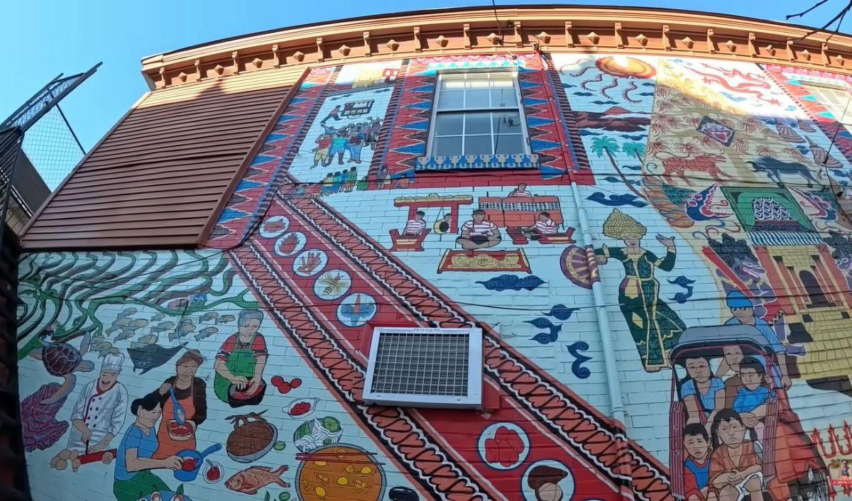 Menikmati Mural Seperti di Indonesia