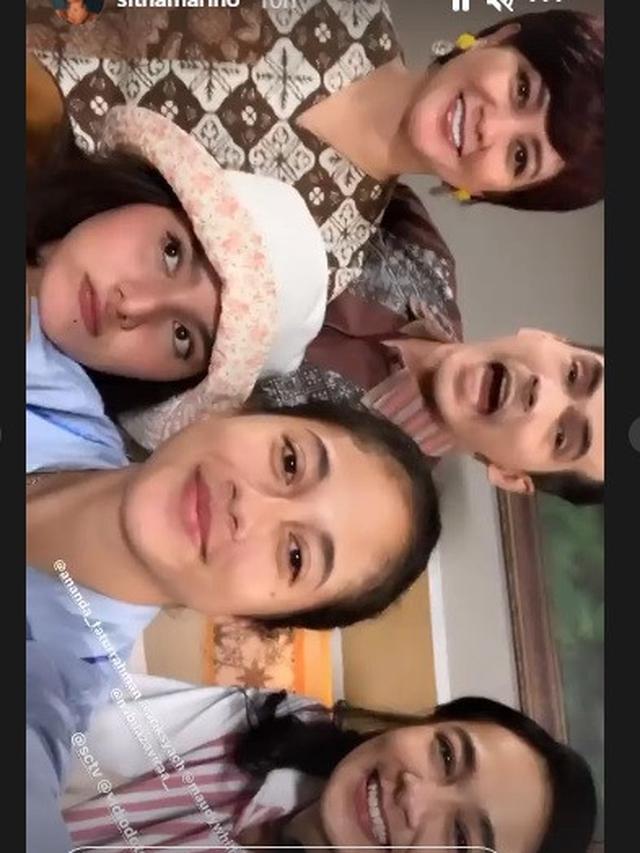 Sitha Marino mengunggah stories bersama lawan mainnya ketika adegan di kamar sebuah rumah sakit.