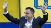 Barcelona resmi memperkenalkan Xavi Hernandez sebagai pelatih di Camp Nou, Spanyol, Senin, 8 November 2021. (AP Photo/Joan Monfort)