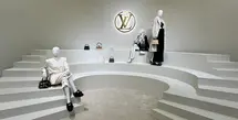 Louis Vuitton hadirkan Women’s 2026 Collection Resee, berlokasi di Sentral Senayan dan dikemas dengan begitu apik. Hal pertama yang memikat mata adalah ruangan khusus untuk koleksi dengan material spesial. Mulai dari exotic leather hingga fur. / Foto: Fimela.com.