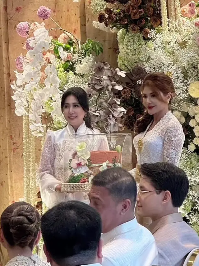 Tamara Bleszynski saat Hadir di Lamaran Teuku Rassya pakai kebaya putih brokat. [@tamarableszynskiofficial]