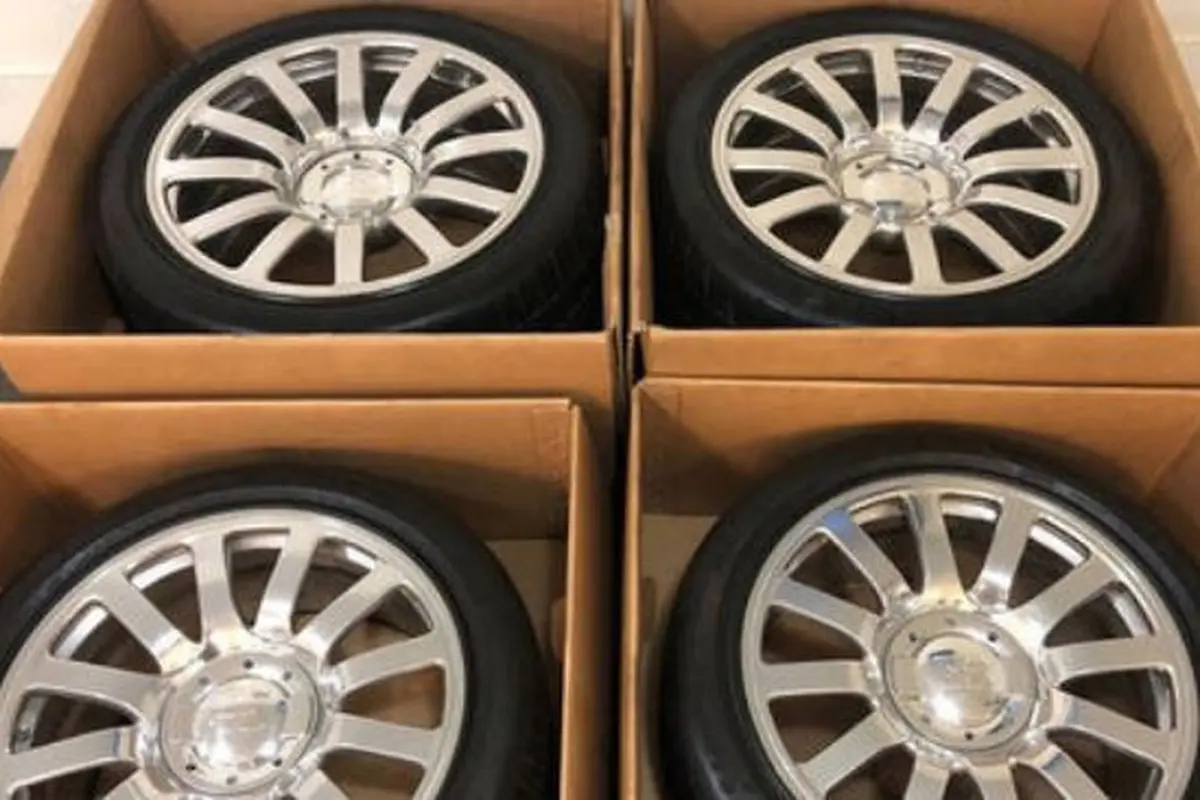 Pelek dan ban bekas Bugatti Veyron