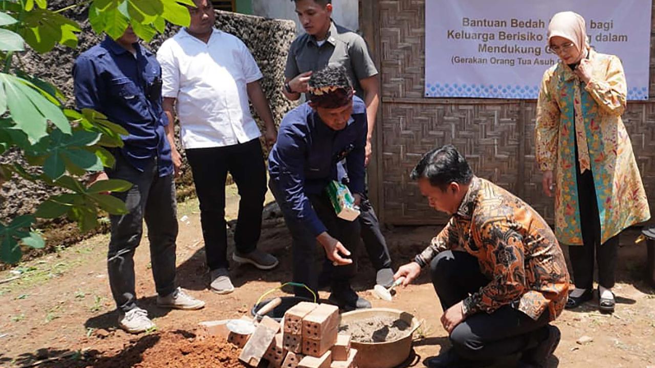 FOTO: Makan Bergizi Gratis untuk  Kelompok 3B, Menteri Wihaji Tinjau Lapangan